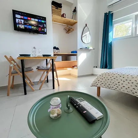 Blue Bergamote - Pop Culture Hotel